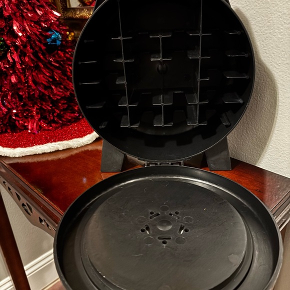 Hot Wheels Black Tire-Shaped Car Caddy. Holds 30 of your favorite Hot Wheels 🛞 - Picture 4 of 6